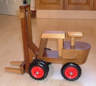 Followng the digger theme a forklift seemed to be a useful addition to the toybox.